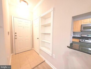 12112 Garden Grove Cir in Fairfax, VA - Building Photo - Building Photo