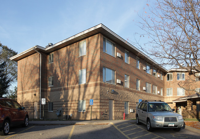 Willow Wood Apartments in White Bear Lake, MN - Foto de edificio - Building Photo