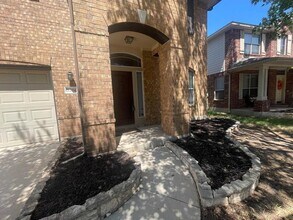 2204 Voyageurs Ln in Austin, TX - Building Photo - Building Photo