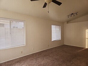 250 N Westport Dr in Gilbert, AZ - Building Photo - Building Photo