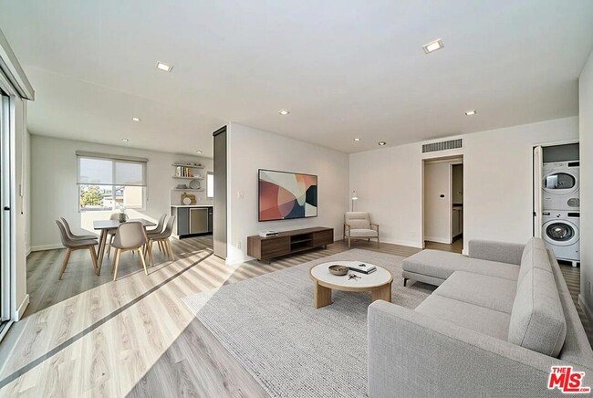 property at 425 S Willaman Dr