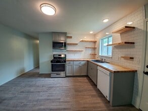 1121 E Parker St in Shawnee, OK - Building Photo - Building Photo