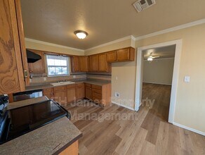 9013 E 32nd St in Tulsa, OK - Building Photo - Building Photo