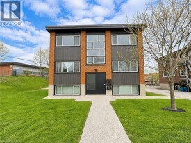 281 Lorne Ave in Kitchener, ON - Building Photo