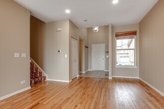 1817 Crenshaw Cir in Vernon Hills, IL - Building Photo - Building Photo