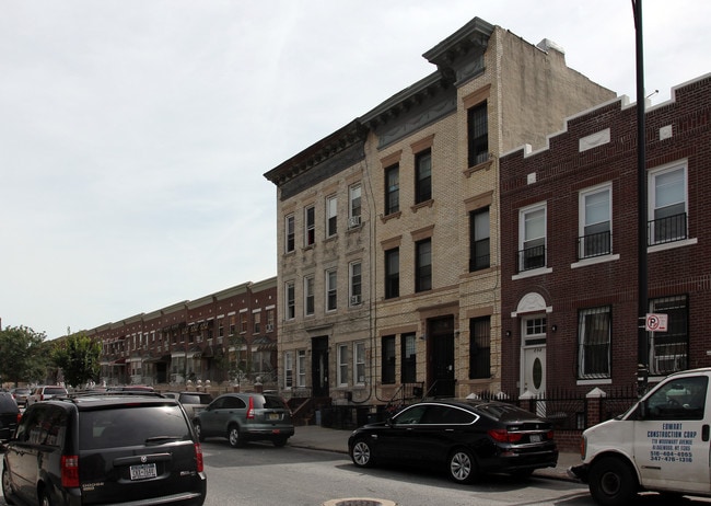 300 Palmetto St in Brooklyn, NY - Foto de edificio - Building Photo