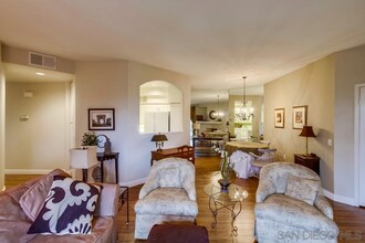 12079 Tivoli Park Row in San Diego, CA - Building Photo - Building Photo