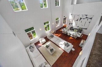 101 Holly Ln in Plantation, FL - Foto de edificio - Building Photo