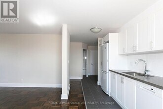 990 Avenue Rd in Toronto, ON - Building Photo - Building Photo