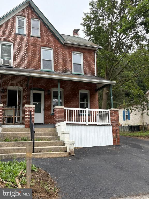 property at 59 S Park Ave