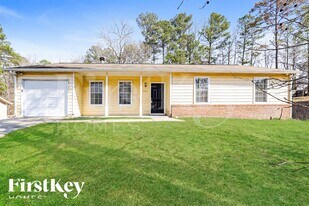 6450 Peppermill Ln in Atlanta, GA - Building Photo