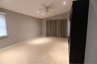 3931 Bearded Oaks Ct in Sarasota, FL - Foto de edificio - Building Photo