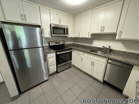 16 Whites Ave, Unit 31 in Watertown, MA - Building Photo