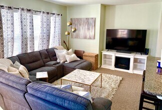 99 Steiner Ave, Unit 8 in Neptune City, NJ - Foto de edificio - Building Photo