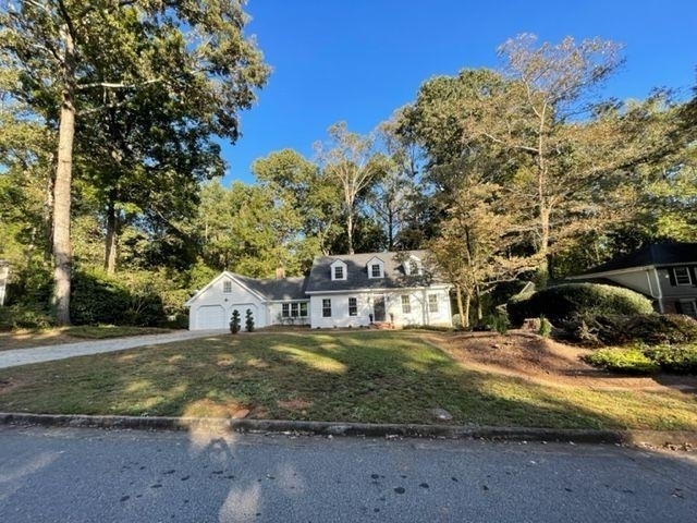 7265 Dunhill Terrace NE in Atlanta, GA - Foto de edificio - Building Photo