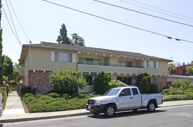 487 James Rd in Palo Alto, CA - Foto de edificio - Building Photo