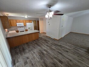 2424 N Howard Ave in Grand Island, NE - Building Photo - Building Photo