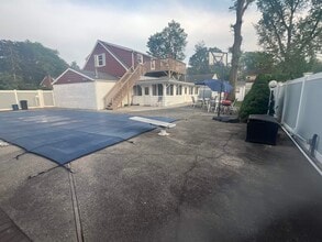 84 N Vivyen St in Bergenfield, NJ - Building Photo - Building Photo