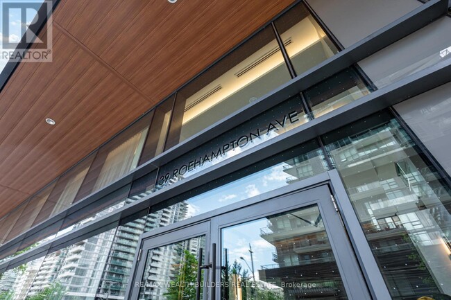 39 Roehampton Ave in Toronto, ON - Building Photo - Building Photo