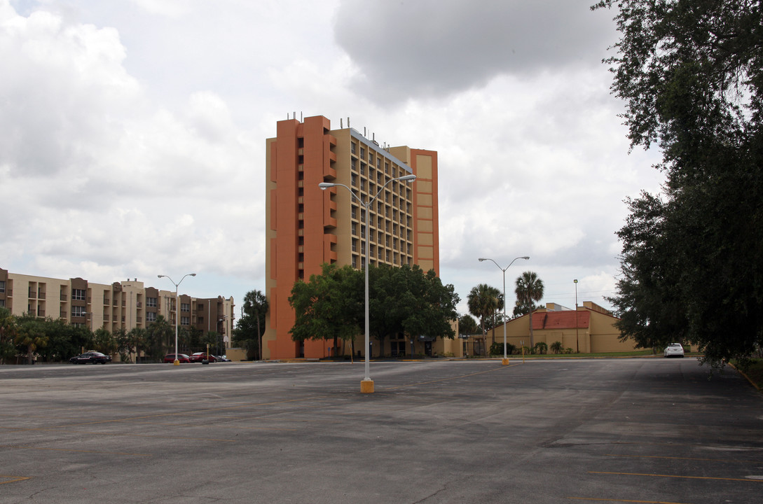 The Flats in Tampa, FL - Building Photo