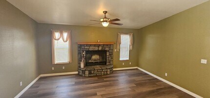 320 Vista St in Ridgecrest, CA - Building Photo - Building Photo