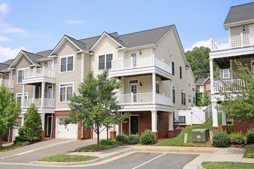 2279 Whittington Dr in Charlottesville, VA - Building Photo