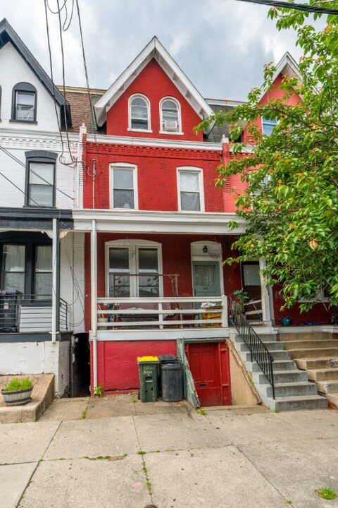 613 W Orange St in Lancaster, PA - Building Photo