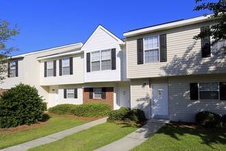 Fords Pointe Apartments and Townhomes in Savannah, GA - Building Photo - Building Photo