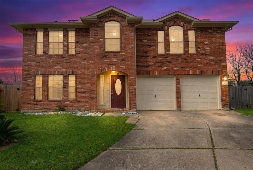 16218 Bunker Ridge Rd in Houston, TX - Foto de edificio