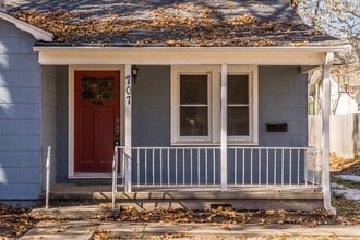 717 NW A St in Bentonville, AR - Building Photo - Building Photo