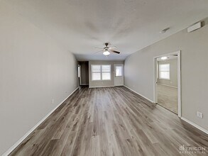 7906 W Red Oak Ln in Texas City, TX - Building Photo - Building Photo