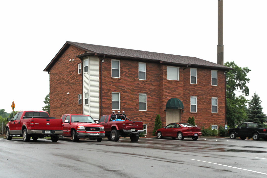 326 S New Albany St in Sellersburg, IN - Building Photo