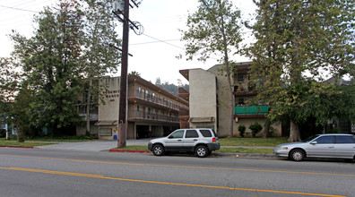 Yosemite Manor in Los Angeles, CA - Foto de edificio - Building Photo