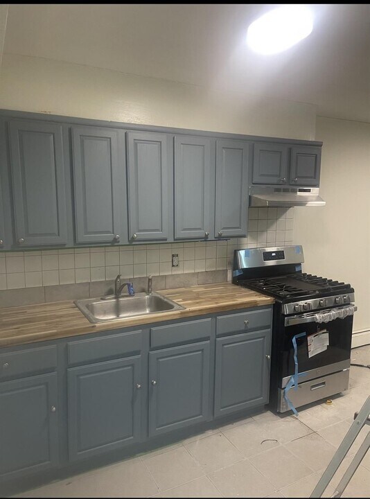 15-10 B 12th St in Queens, NY - Building Photo