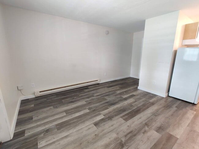 469 Westfield St, Unit 5A in West Springfield, MA - Building Photo - Building Photo