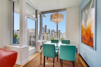 1321 Seneca St, Unit 1105 in Seattle, WA - Foto de edificio - Building Photo