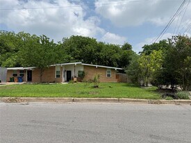 300 W Covington Dr in Austin, TX - Building Photo