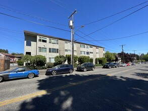 Welcome to the Barbi Apartments! in Seattle, WA - Building Photo - Building Photo