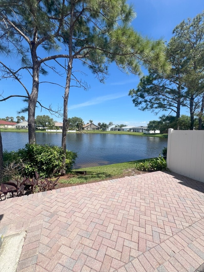 property at 563 Shoreham Ct NE