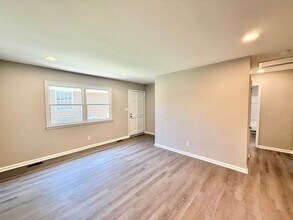 102 Johnson St-Unit -#A (102 Johnson) in Chapel Hill, NC - Building Photo - Building Photo