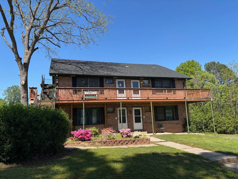 428 W Main St in Troy, NC - Foto de edificio