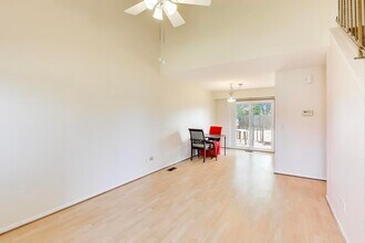 1018 Pheasant Run Ln in Aurora, IL - Building Photo - Building Photo