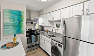 2323 S Bumby Ave in Orlando, FL - Building Photo - Building Photo