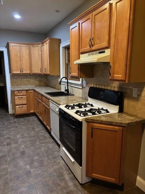 property at 114 Collyer Ave