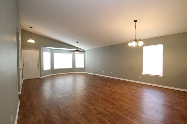 386 Mizzen Ln in Pensacola, FL - Foto de edificio - Building Photo