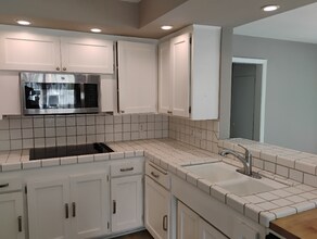 301 Santa Isabel Ave in Costa Mesa, CA - Building Photo - Building Photo