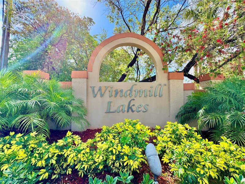 8734 SW 3rd St in Pembroke Pines, FL - Building Photo