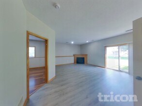 2739 Zumbrota Cir NE in Minneapolis, MN - Building Photo - Building Photo