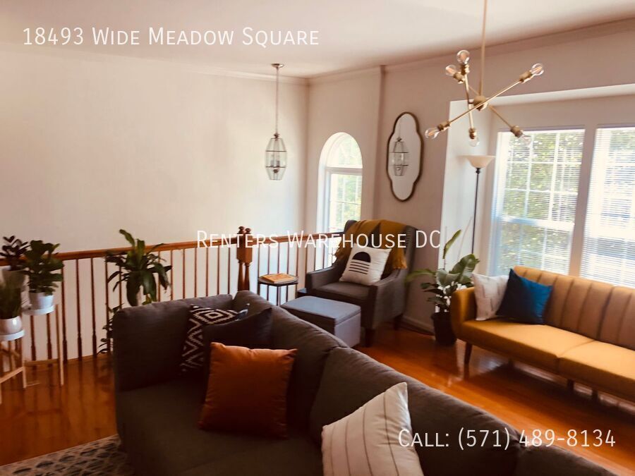 18493 Wide Meadow Square in Leesburg, VA - Building Photo