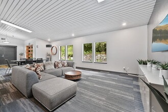 Cedar Terrace in Bellevue, WA - Foto de edificio - Building Photo